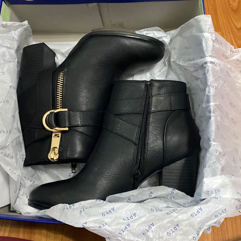 Short black heel boots
